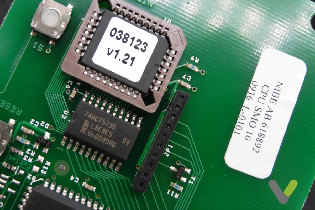 Close-up of Nibe CPU module 518790 showing the 038123 v1.21 EPROM and CPU SMO 10 label